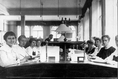 Women_Norddeutsche Bank, Aufgabentisch